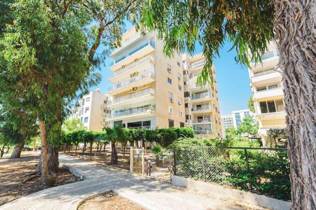 Myria Court Apartment Лимасол Екстериор снимка